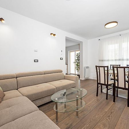 Apartment Delton Fažana エクステリア 写真